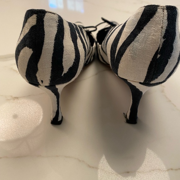 Manolo Blahnik Animal Print Medium Height Heels - Picture 3 of 6